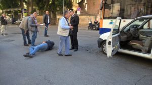 Incidente stradale in piazza Virgilio a Palermo, ferito pedone