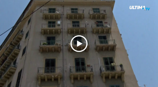 Secondo i periti del tribunale di Palermo, la struttura è un pericolo per le famiglie che abitano e per i passanti.