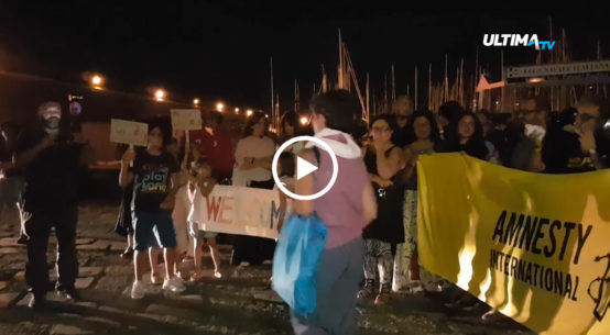 200 arancini per i migranti bloccati sulla nave Diciotti. E' accaduto ieri sera grazie all'iniziativa lanciata su Facebook dall'attore Silvio Laviano.