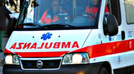 Tre persone sono morte in un incidente stradale alle porte di Caltanissetta. Le vittime erano a bordo di un auto che si è scontrata con un autocarro.